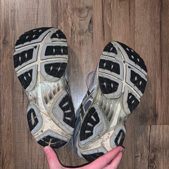 ASICS - Picture 4 of 5